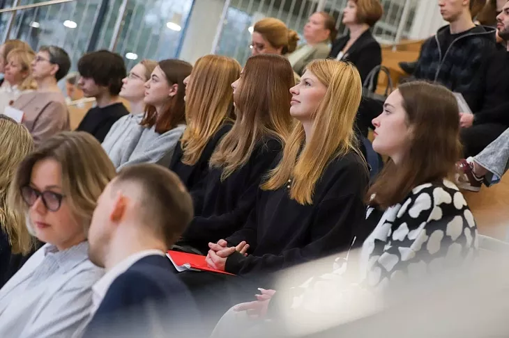 Ключевая ставка, ценовая стабильность и инфляция: советник Председателя Банка России прочитал лекцию для студентов БФУ им. И. Канта  |  3