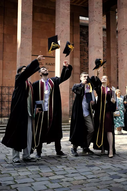 В БФУ им. Канта вручают дипломы выпускникам 2023 года |  4