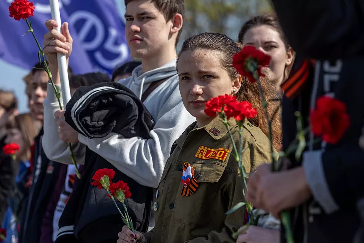 Студенты БФУ им.&nbsp;И.&nbsp;Канта возложили цветы к&nbsp;памятнику 1200 воинам-гвардейцам |  1