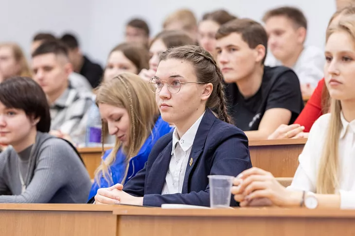 Разговор с&nbsp;сенатором: В&nbsp;БФУ прошла встреча Александра Шендерюка-Жидкова со&nbsp;студентами |  1