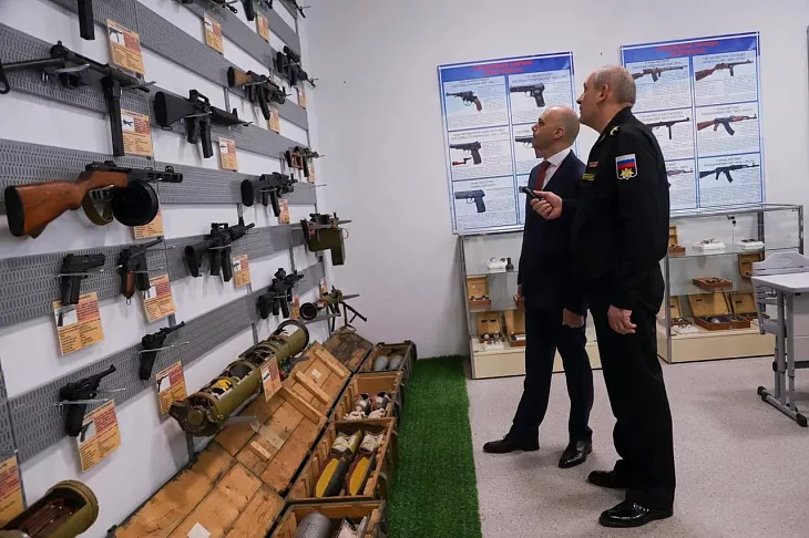 Будем развивать и дальше: губернатор Алексей Беспрозванных посетил Военный учебный центр БФУ |  8