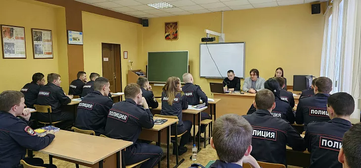 Вопросы правового противодействия экстремизму обсудили на встрече студентов с сотрудниками правоохранительных органов |  1