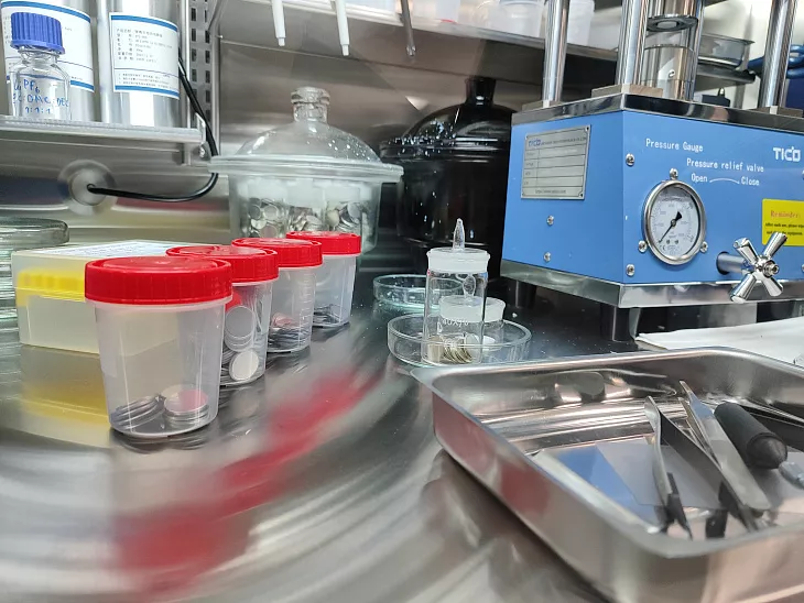 На шаг ближе к&nbsp;аккумуляторам будущего: ученые БФУ разрабатывают метод синтеза инновационного углеродного материала nC |  3