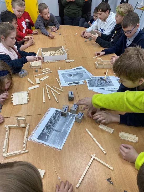 Школьники посетили Центр высокоточного строительного оборудования БФУ |  1