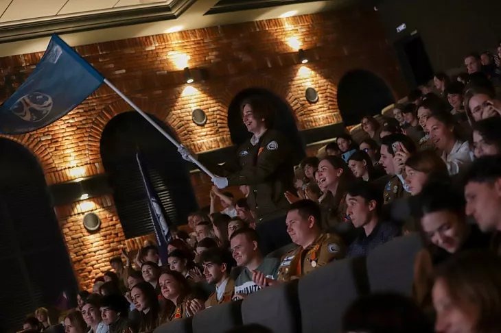 В БФУ им. И. Канта объявили лучший студенческий отряд и вручили знамя ректора |  2