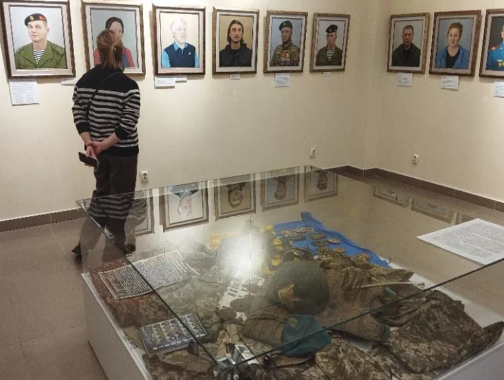 Студенты Военного учебного центра БФУ им. И. Канта посетили выставку «Калининградцы на защите Родины» |  2