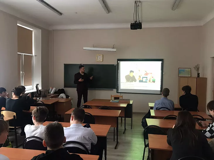 Студенты БФУ провели в калининградских школах уроки по профилактике деструктивного поведения молодежи в Интернете |  6