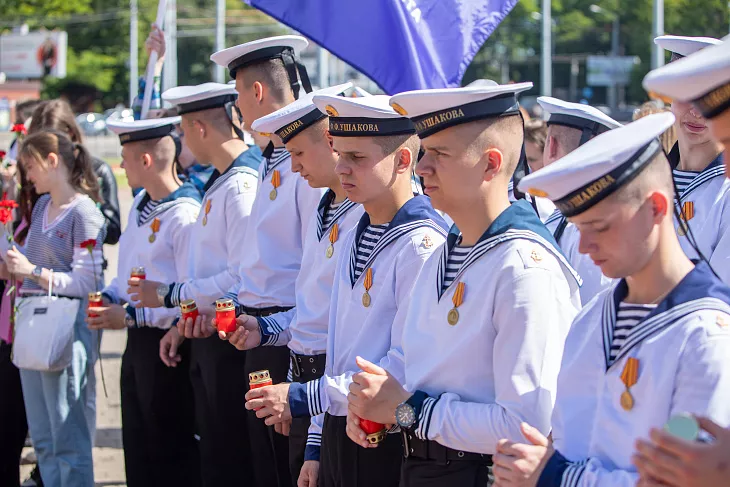 Студенты БФУ возложили цветы на&nbsp;площади маршала Василевского |  28