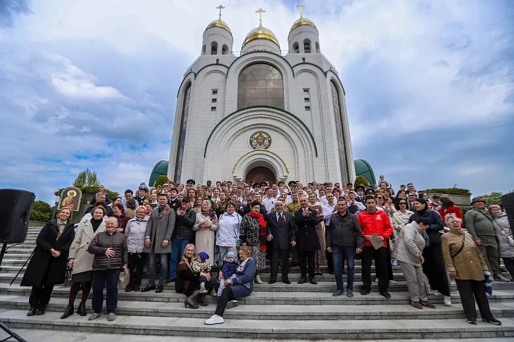 В центре Калининграда студенты БФУ им.&nbsp;И.&nbsp;Канта исполнили «Вальс Победы»  |  16