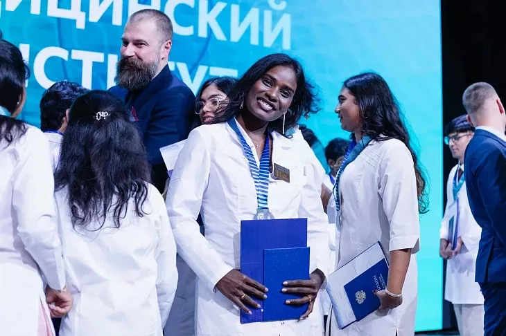В БФУ вручили дипломы выпускникам-медикам из&nbsp;Индии, Эквадора, Бразилии и&nbsp;Германии |  17