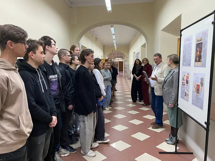 В БФУ им. И. Канта открыли выставку «Окна ТАСС / Искусство побеждать» |  2