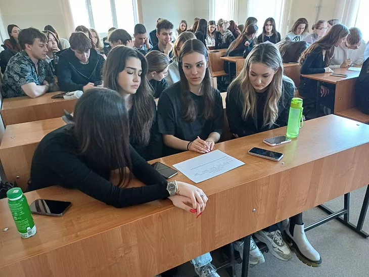 В Высшей школе коммуникаций и креативных индустрий обсудили, как противостоять деструктивным нарративам |  1