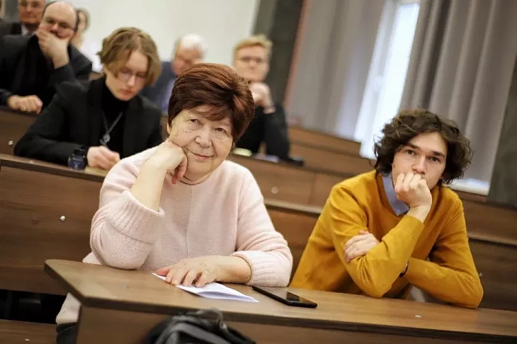 В БФУ открылась мемориальная конференция к 200-летию Густава Кирхгоффа |  14