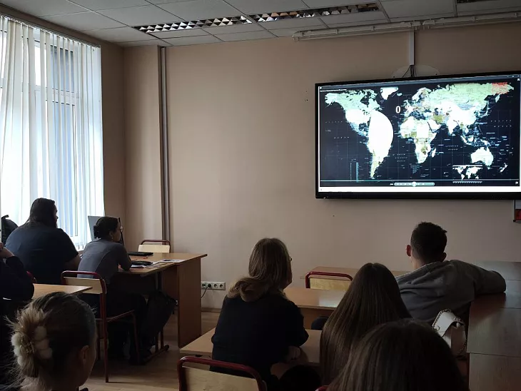 Открытый диалог: будущие правоохранители обсудили с полицейскими манипуляции наркоторговцев и противодействие им |  1