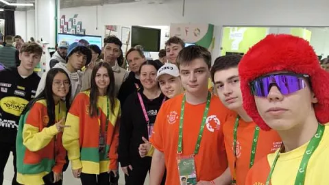 Эксперты БФУ приняли участие в детской программе на Всемирном фестивале молодежи