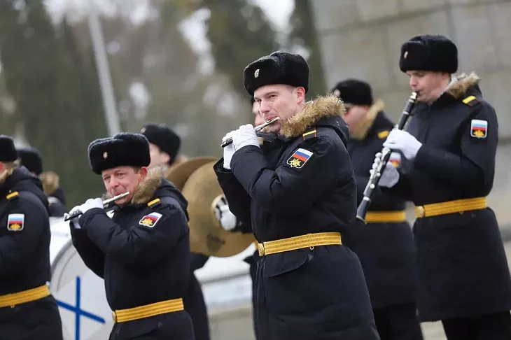 Студенты и&nbsp;преподаватели БФУ им.&nbsp;И.&nbsp;Канта возложили цветы к&nbsp;мемориалу 1200 воинам-гвардейцам |  9