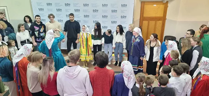В Институте образования и гуманитарных наук День студента отметили хороводами и караваями |  7