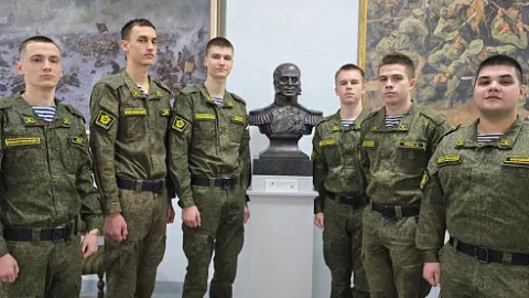 Студенты Военного учебного центра БФУ им. И. Канта посетили выставку «Калининградцы на защите Родины»