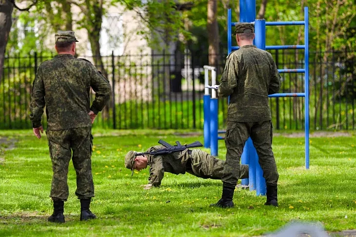 Стрельба, эстафеты, канат: в Военном учебном центре определили самый спортивный взвод |  5