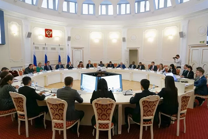 В Минобрнауки наградили аспиранта и сотрудника БФУ |  3