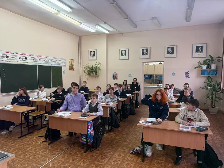 Студенты-юристы БФУ продолжают просветительские выезды в&nbsp;школы: новый формат и&nbsp;живой диалог |  1