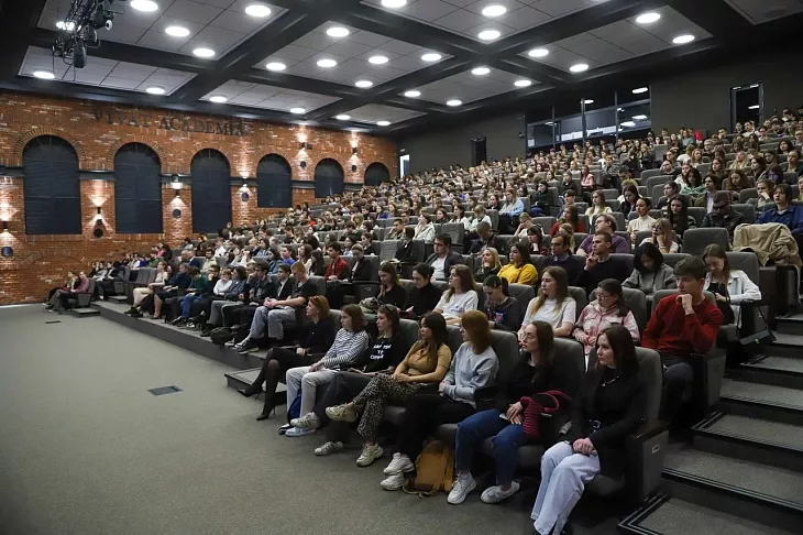 Лекция Ивана Зуенко в БФУ им. И. Канта: Китай в эпоху Си Цзиньпина и его место в международных отношениях |  1