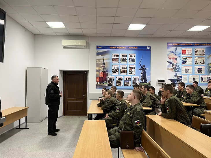 Актуальные вопросы силового противодействия терроризму обсудили студенты БФУ с представителем ОМОНа Росгвардии |  3