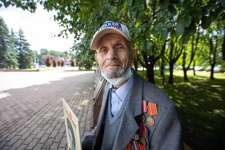 Студенты БФУ возложили цветы на&nbsp;площади маршала Василевского |  25