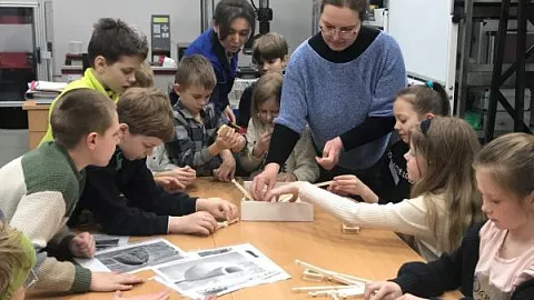 Школьники посетили Центр высокоточного строительного оборудования БФУ