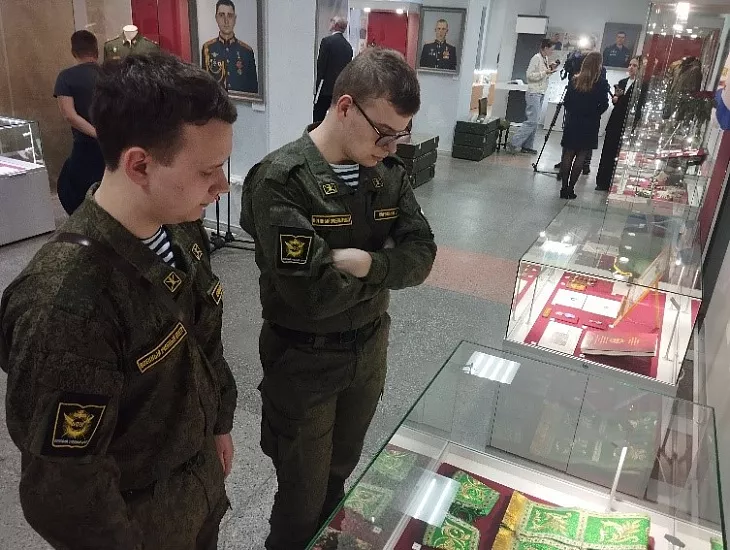 Студенты Военного учебного центра БФУ им. И. Канта посетили выставку «Калининградцы на защите Родины» |  1