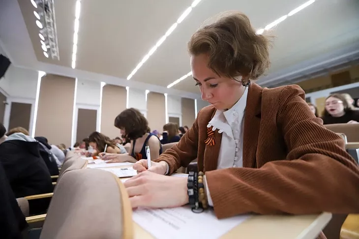 Акция «Диктант Победы» в&nbsp;БФУ им.&nbsp;И.&nbsp;Канта объединила более двухсот студентов и&nbsp;преподавателей |  6