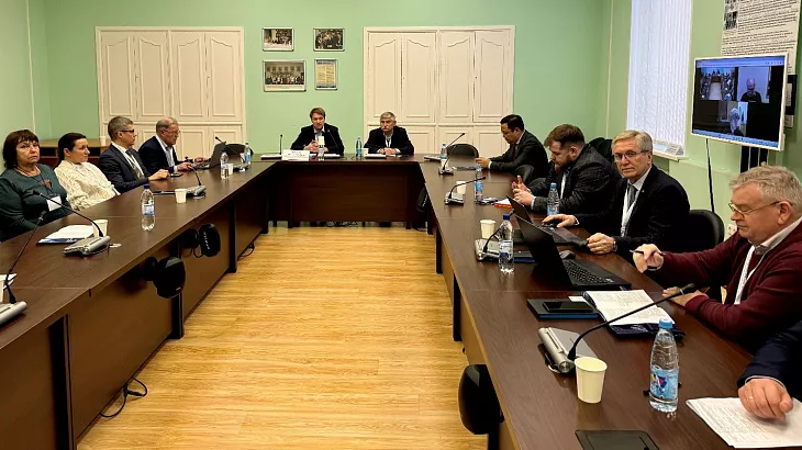 Ведущий ученый БФУ принял участие в обсуждении вопросов создания и использования искусственных алмазов |  2