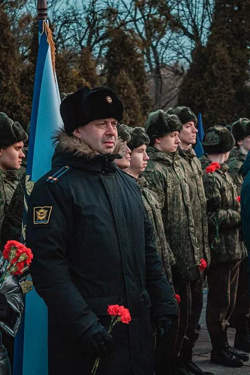 Студенты и сотрудники БФУ возложили цветы к памятнику 1200 гвардейцам |  11