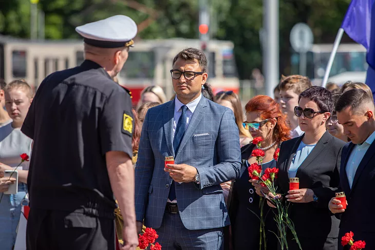 Студенты БФУ возложили цветы на&nbsp;площади маршала Василевского |  13