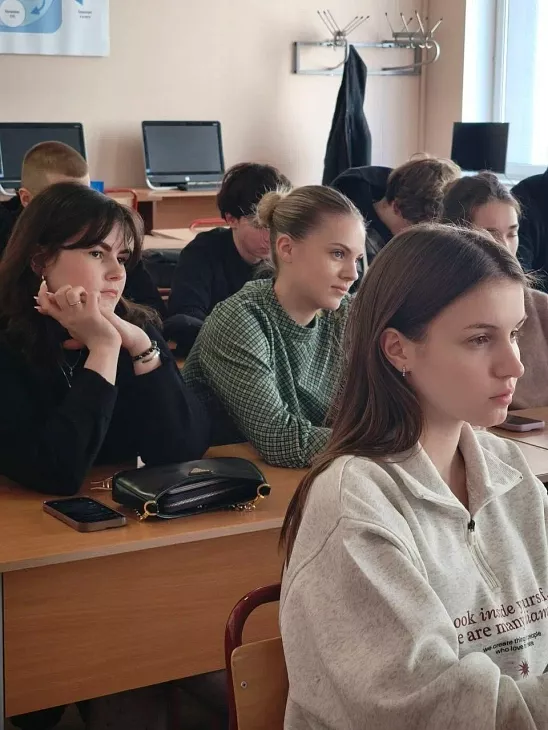 «Положи трубку, чтобы не&nbsp;потерять будущее»: эксперт БФУ научил студентов противостоять кибермошенникам и&nbsp;экстремистам |  1