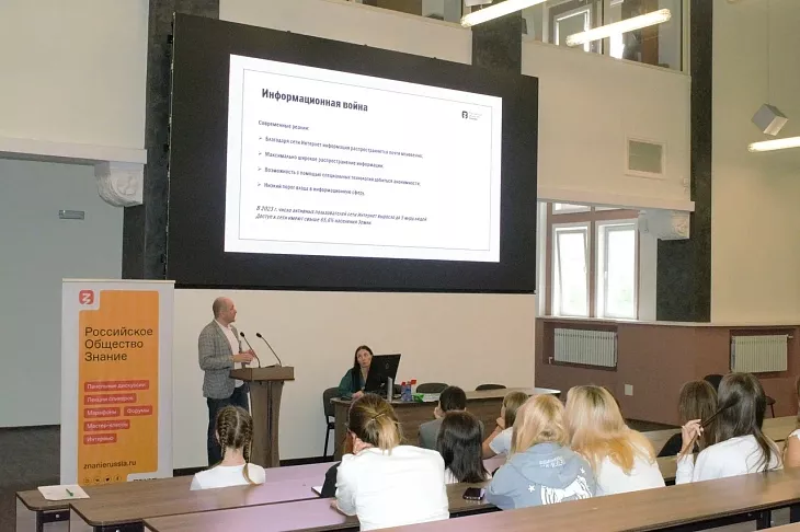 Сотрудники БФУ провели мастер-классы для школьников Калининградской области  |  1