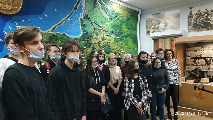 Студенты Университетского колледжа посетили музей 11-ой гвардейской общевойсковой Краснознаменной армии |  2