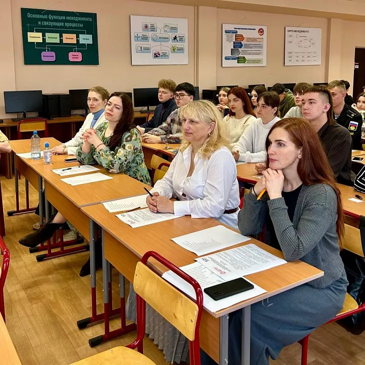 «Английский — язык, который объединяет!»: студенты-лингвисты БФУ им. И. Канта приняли участие в профессиональном круглом столе |  1