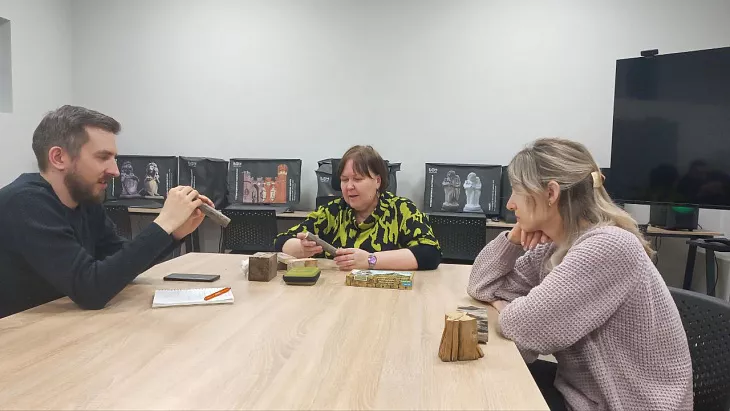 Мастерство вне&nbsp;времени: эксперт музея-заповедника «Кижи» обучила будущих реставраторов БФУ |  1