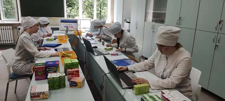 Студенты Медицинского колледжа проходят демоэкзамен по фармацевтике |  2
