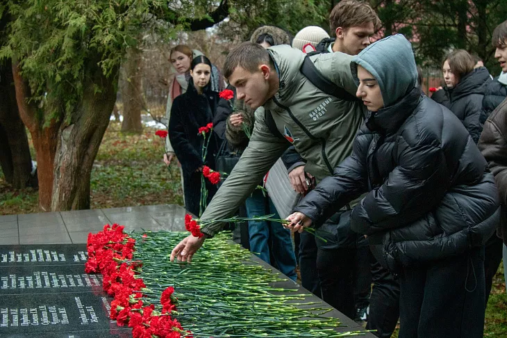 Студенты и сотрудники университета приняли участие в памятной акции, приуроченной ко Дню Неизвестного Солдата |  10