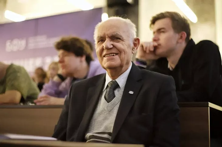 В БФУ открылась мемориальная конференция к 200-летию Густава Кирхгоффа |  8