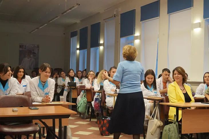 В Медицинском колледже прошла конференция на тему помощи детям с ЗПР  |  1