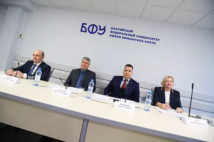 В БФУ им. И. Канта обсудили образовательные технологии и практики для подготовки кадров в полимерной отрасли |  1