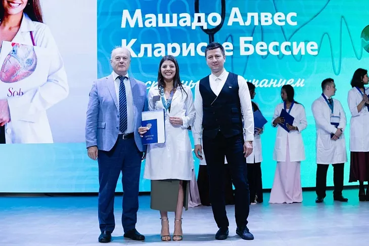В БФУ вручили дипломы выпускникам-медикам из&nbsp;Индии, Эквадора, Бразилии и&nbsp;Германии |  14
