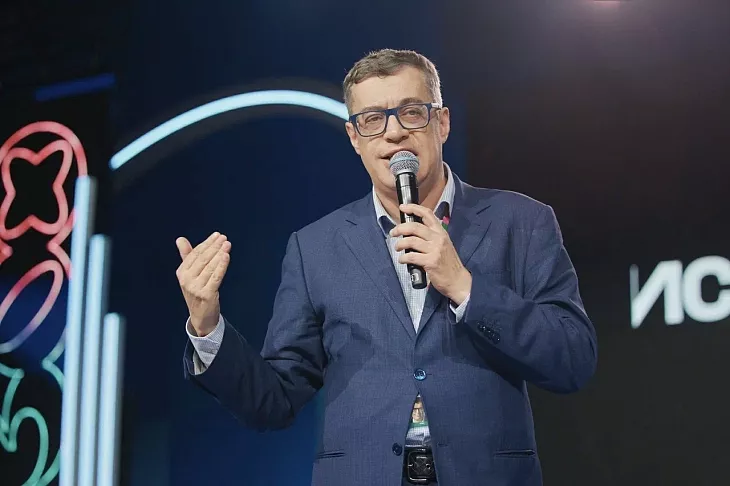 В честь #Кант300 БФУ устроил дебаты «Критика искусственного разума» на Всемирном фестивале молодежи |  2