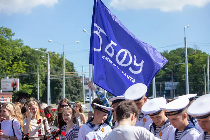 Студенты БФУ возложили цветы на&nbsp;площади маршала Василевского |  27