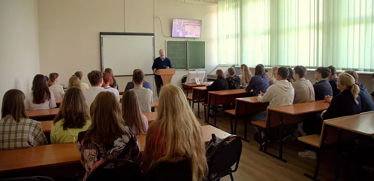 В БФУ начала работу Школа юного историка |  3