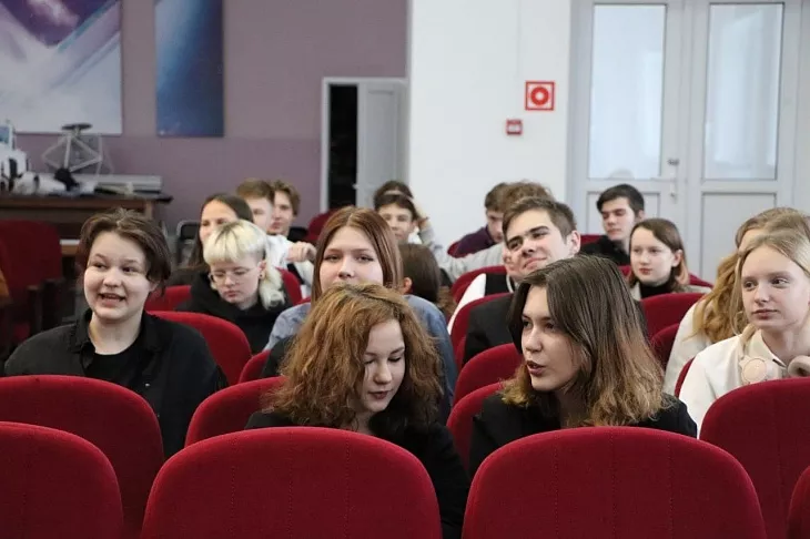 Студенты Медицинского колледжа БФУ провели санитарно-просветительскую работу с калининградскими школьниками  |  1