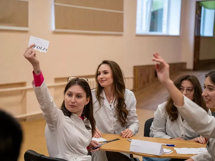 «Игры интеллекта»: студенты-медики БФУ им. И. Канта провели квиз для калининградских школьников |  14
